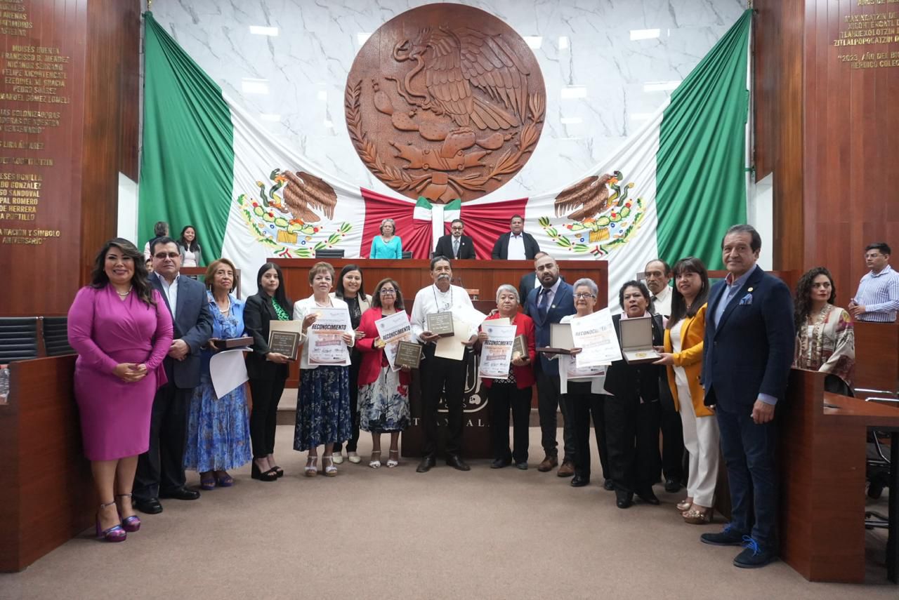 Entrega Congreso de Tlaxcala presea '50 años por la educación al servicio del pueblo' 2024